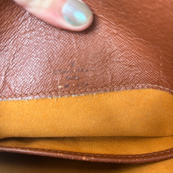 Authentic Louis Vuitton GM salsa body only.Will include a leather non LV strap - Picture 3 of 6